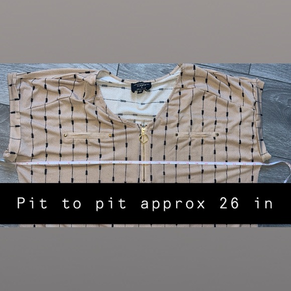 Flower & Feather Women’s Short Sleeved Top Plus Size 2X Arrows Gold Tan Accents - Picture 3 of 5